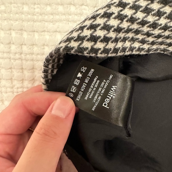 Aritzia Wilfred Classic Mini Skirt, Houndstooth (4) - Picture 3 of 5